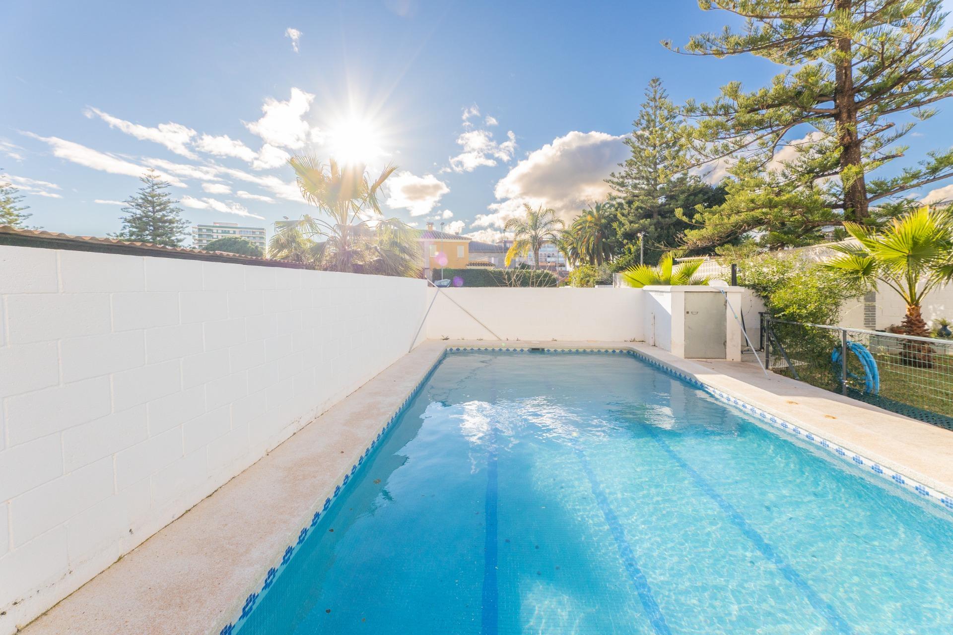 4-Zimmer-Wohnung mit Pool