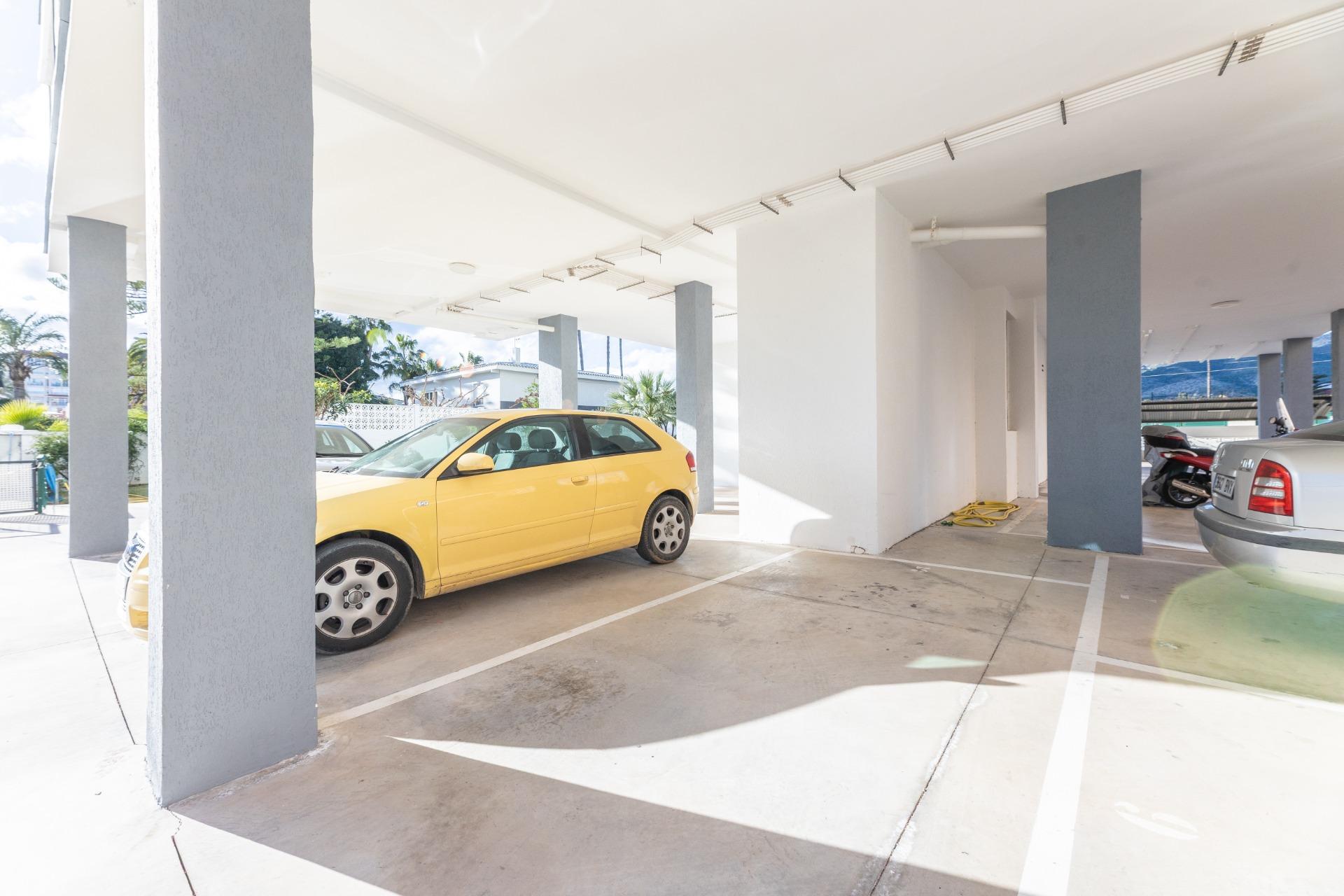 4-Zimmer-Wohnung mit Pool